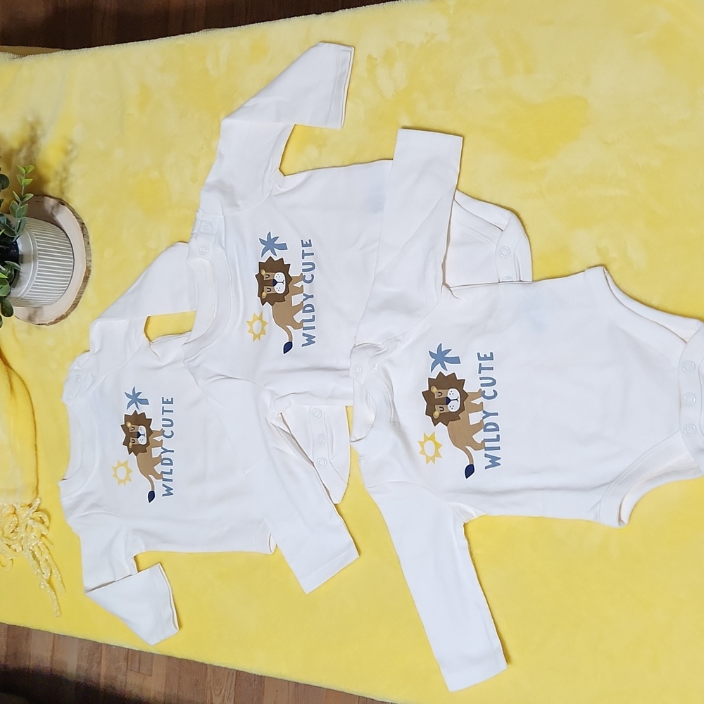 Adorable multisized long-sleeved onesie s.